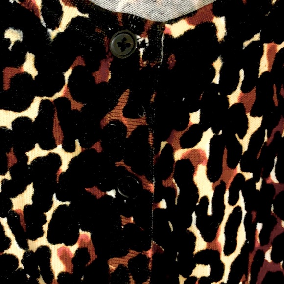 Adorable leopard print cardigan. - Picture 5 of 7